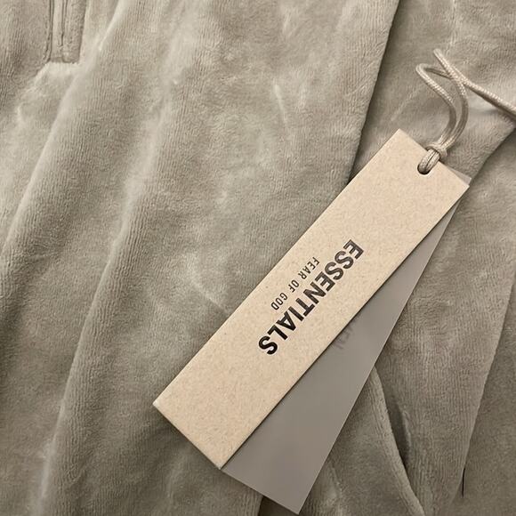 Fear of God ESSENTIALS Velour Short Sleeve Pullover Size Small New - Picture 5 of 5